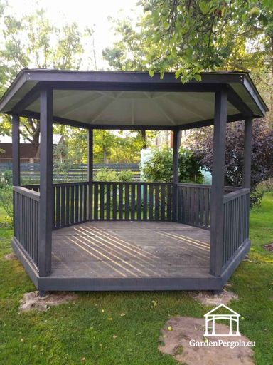 Seks-sidet Trepaviljong — Koselig Hagepaviljong med Gulv og Overdekket Tak