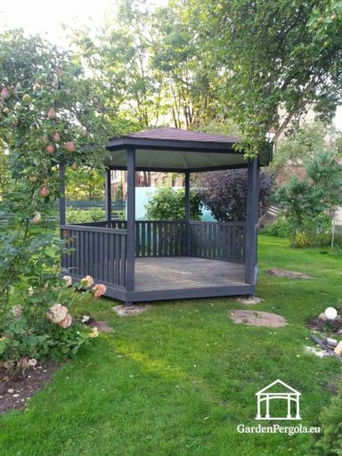 Seks-sidet Trepaviljong — Koselig Hagepaviljong med Gulv og Overdekket Tak