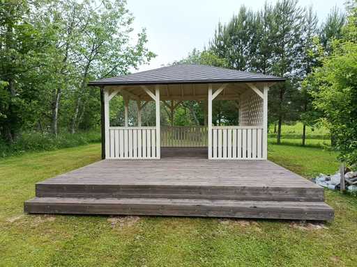 4x4,5 m Hvit Trepaviljong — Elegant Hagepaviljong med Terrasse og Vakkert Design - garden gazebo pergola