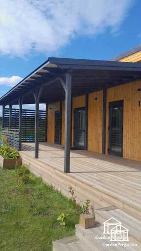 Naturlig Trehusforlengelse med Overbygd Terrasse