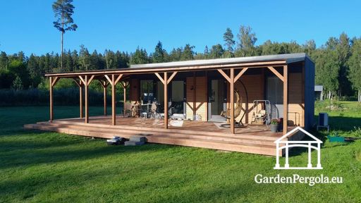 Husfestet naturlig treveranda med romslig overbygd terrasse