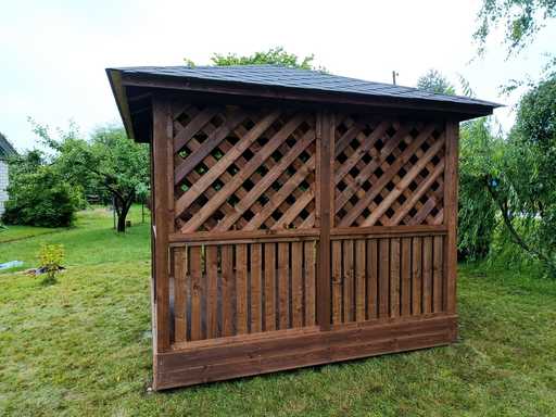 3×3 m Brun Trehage med Gulv