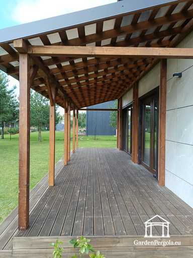 Naturlig 2,4 x 9 m treveranda uten terrasse