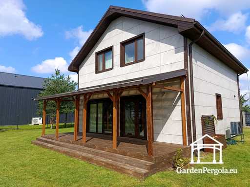 Naturlig 2,4 x 9 m treveranda uten terrasse